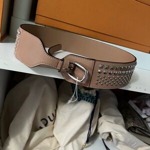 Gucci Women's Studded Skinny Silver
Buckle Leather Belt